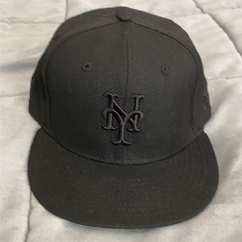NY Mets New Era fitted hat.